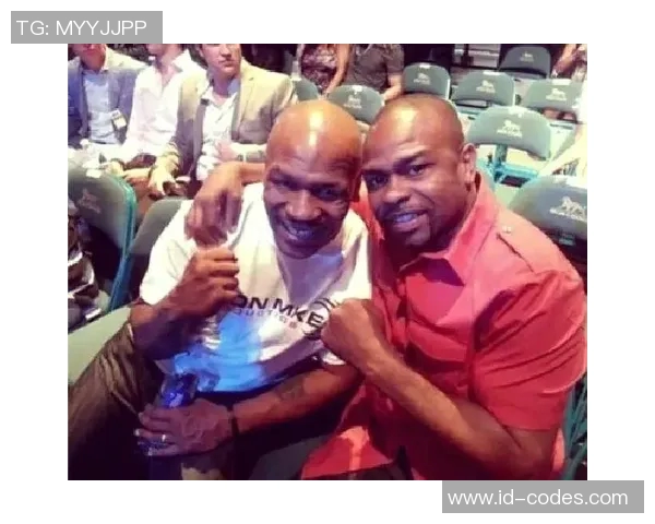 今天泰森与小罗伊琼斯的巅峰对决引发拳击界热议与期待